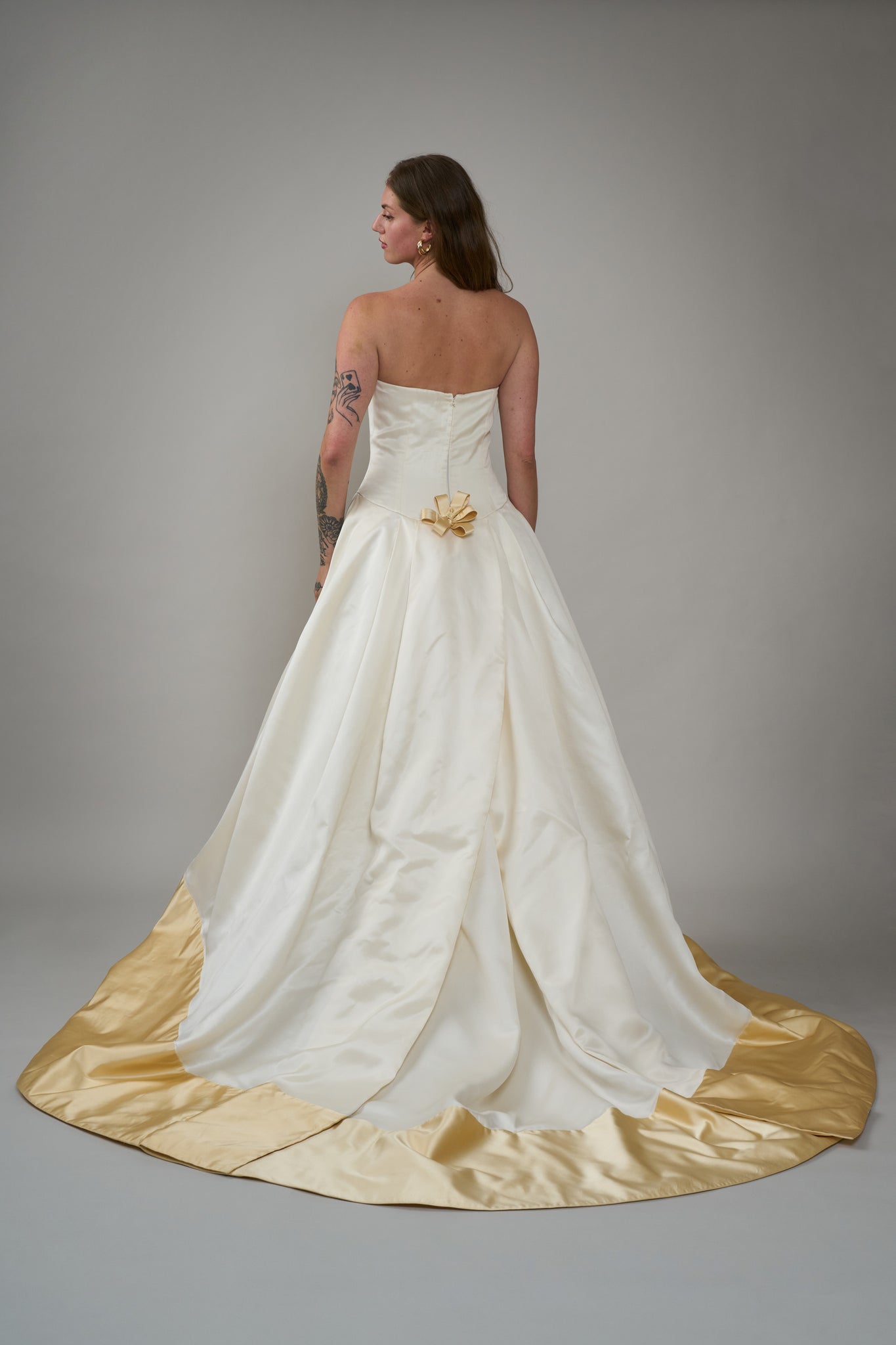 vera wang gold wedding dress Vera Wang Bridal Fall 2019 Wedding Dresses