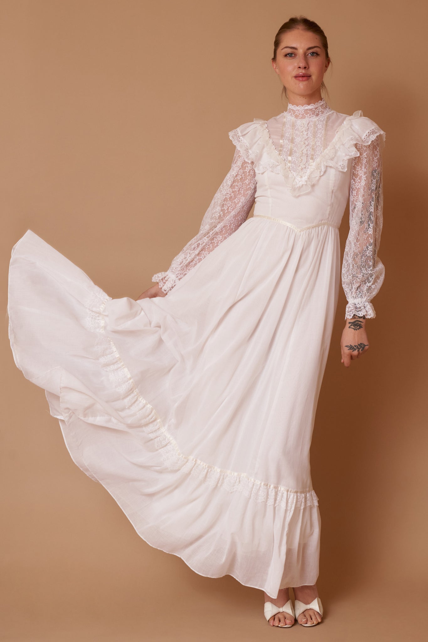 Jennie Lace Gown - XS