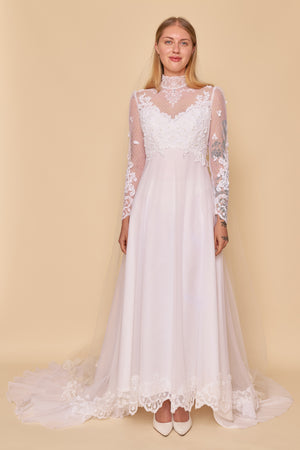 Savannah Lace Gown - M