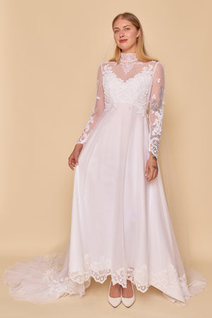 Savannah Lace Gown - M