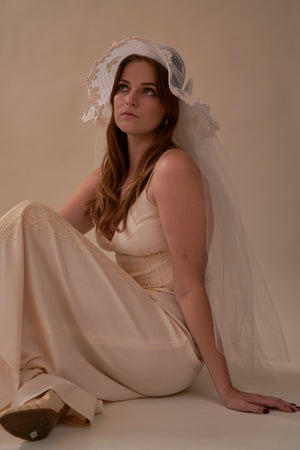 Marianne Hat Veil