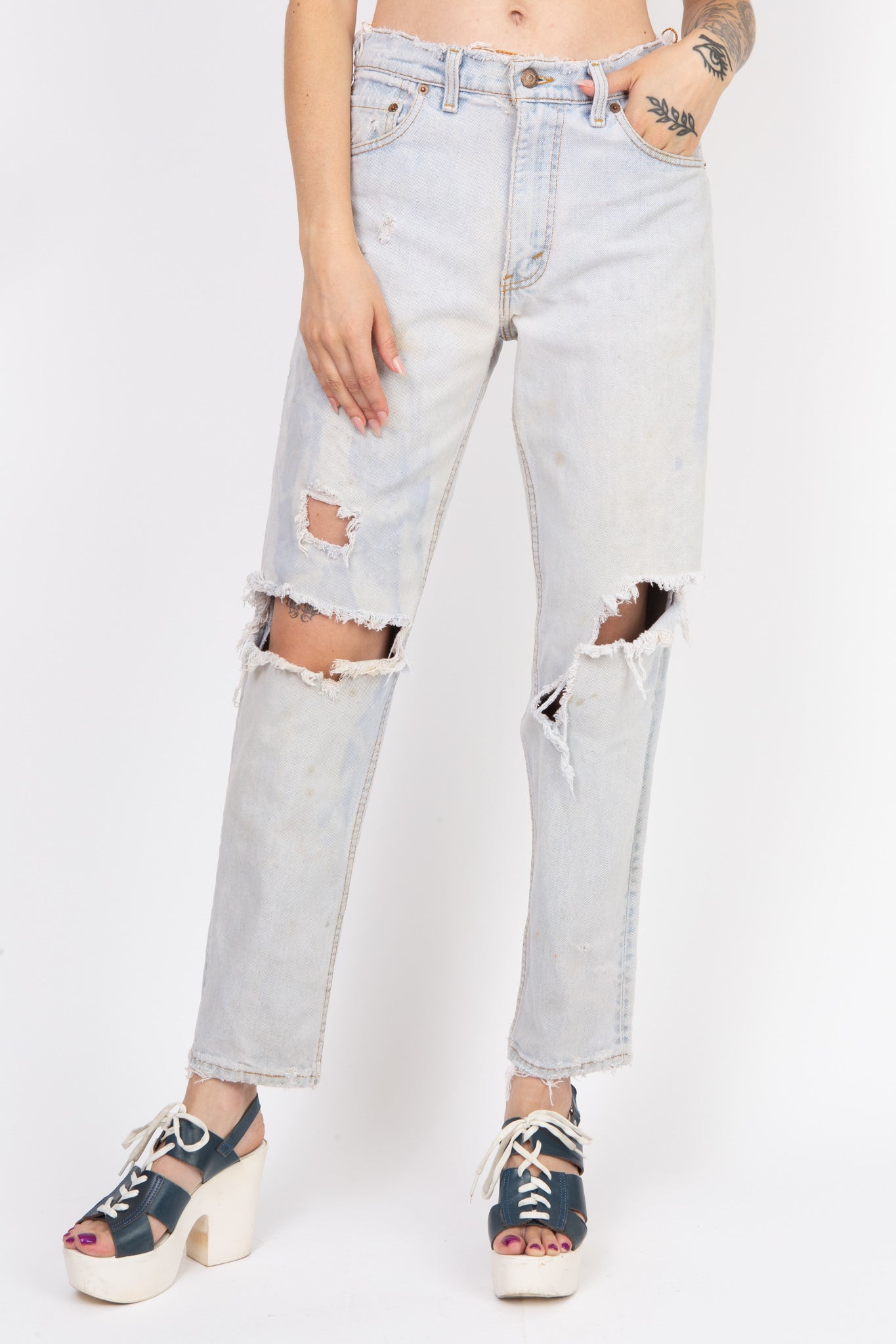 Levi's Distressed 550s